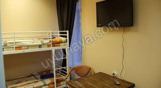 Гостиница Уютная Колпино Спальное место на двухъярусной кровати в общем номере для мужчин и женщин-1